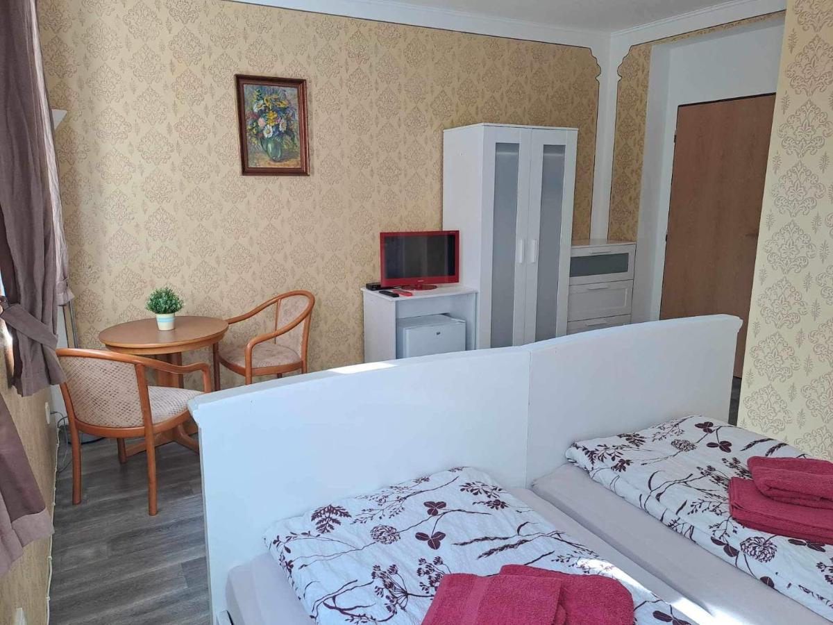 Penzion U Jezera Hotel Konstantinovy Lazne Exterior photo